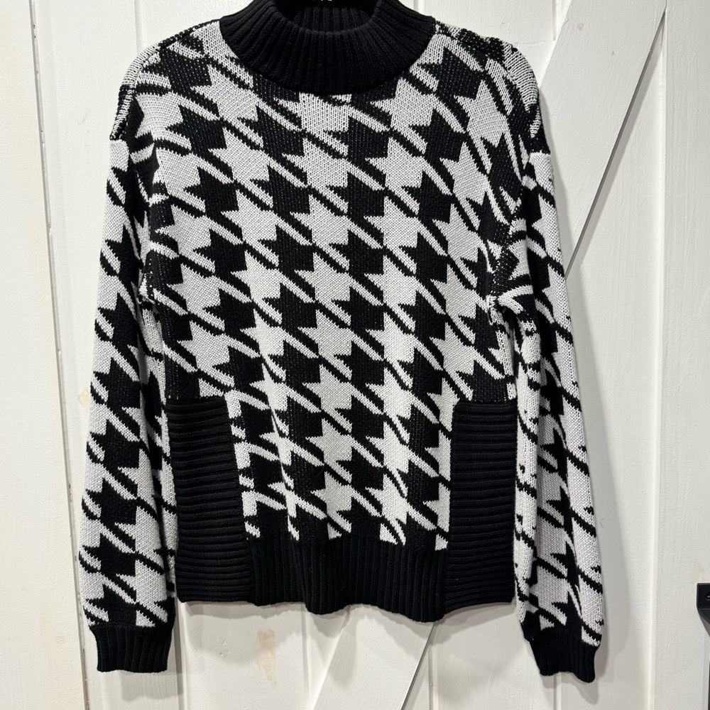 NINE WEST Black and White Houndstooth Mock-Neck Pull Over Sweater ~ Size S